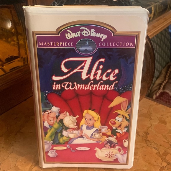 Disney's Alice in Wonderland VHS - Picture 1 of 7